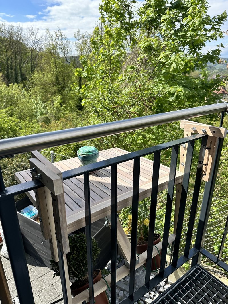 Ruhiger Aussenbereich mit Blick ins Grüne