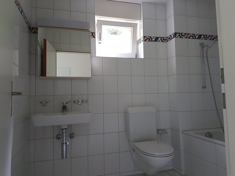 Fotos sind Musterfotos von einer gleichen Wohnung