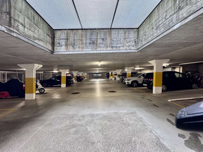 Helle, gepflegte Garage