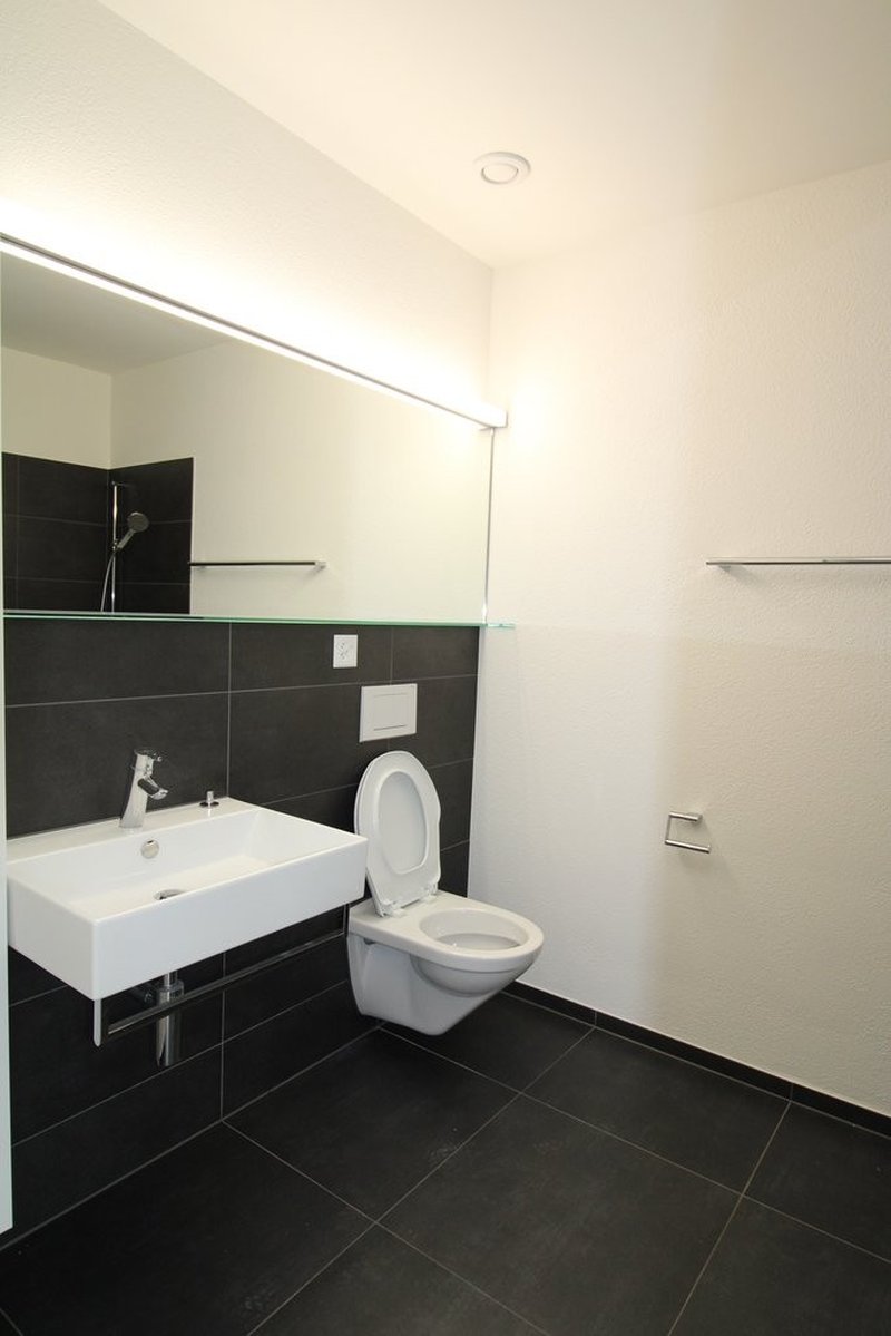 Bad mit WC und Badewanne