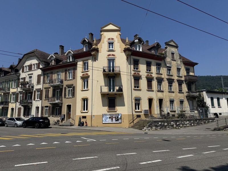 / a row of houses along a street in a large town