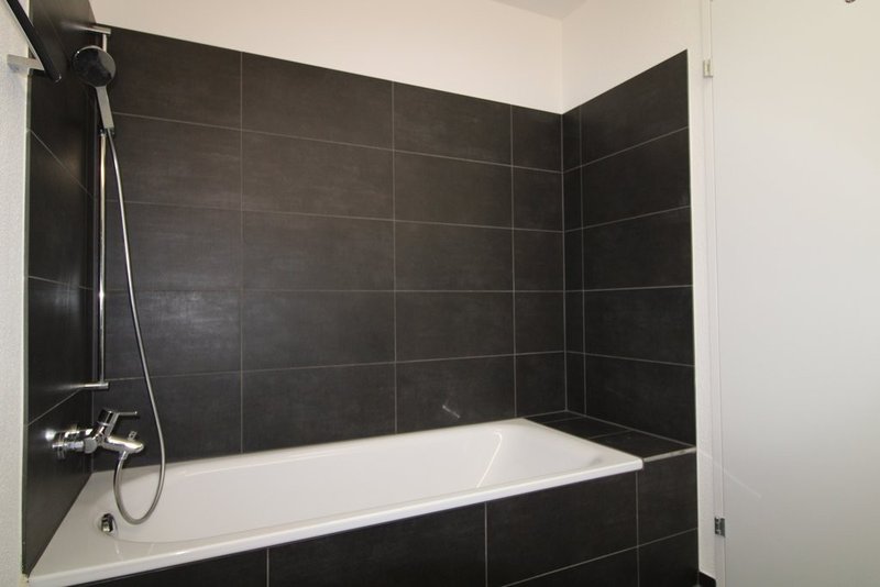 Bad mit WC und Badewanne