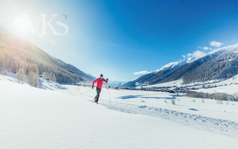 Zu den Loipen Goms (100 km) gehts gleich auf der gegenüberliegenden Strassenseite.