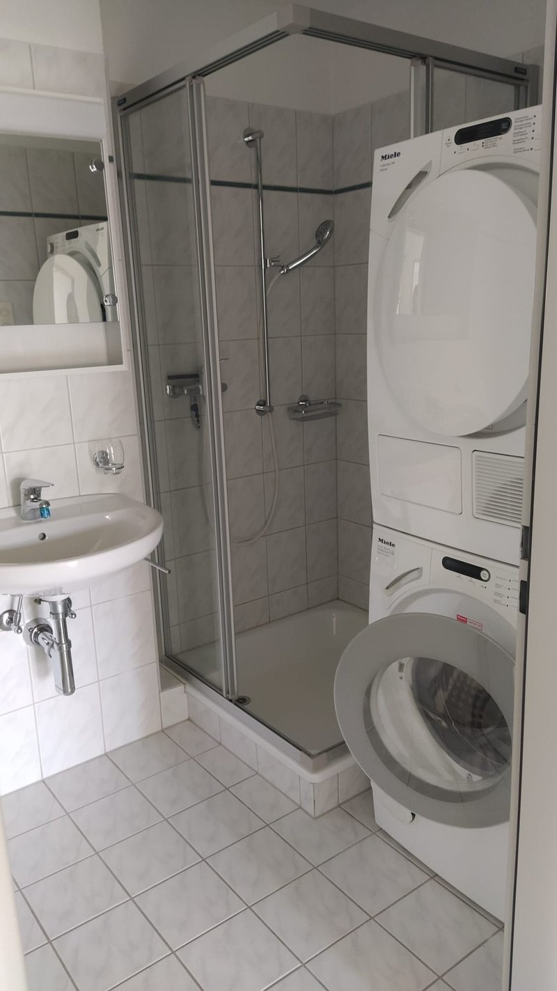 Sep. Dusche mit Waschturm
