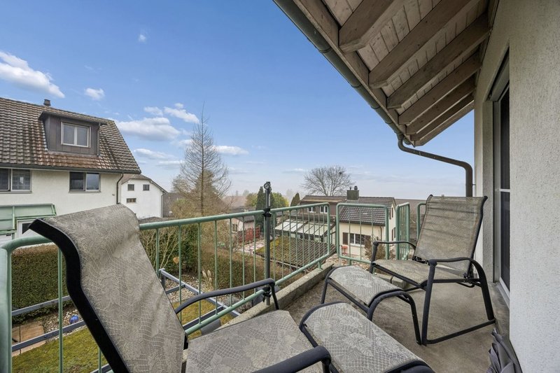 Balkon mit Blick ins Wohnquartier