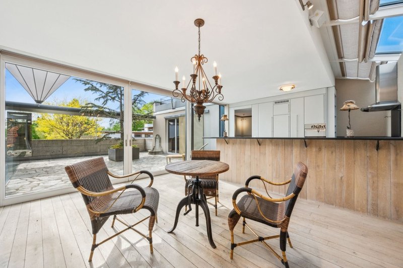 Lichtdurchfluteter Essbereich