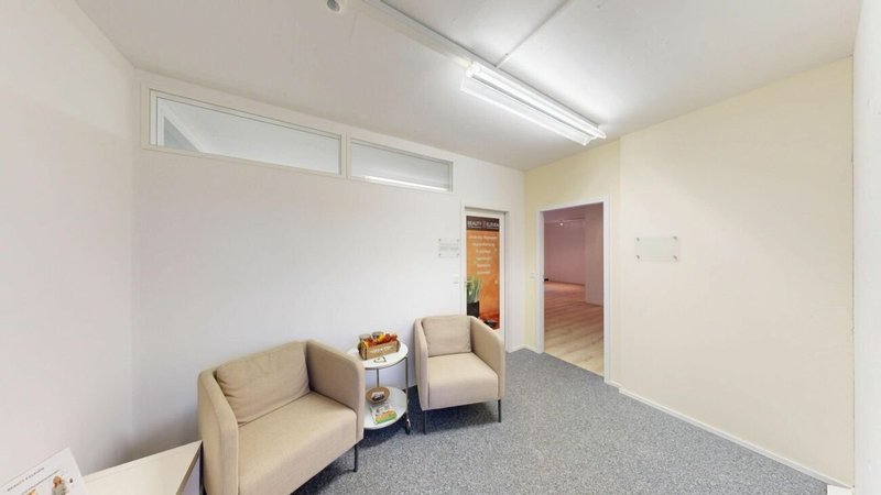 Möbelierter Warteraum