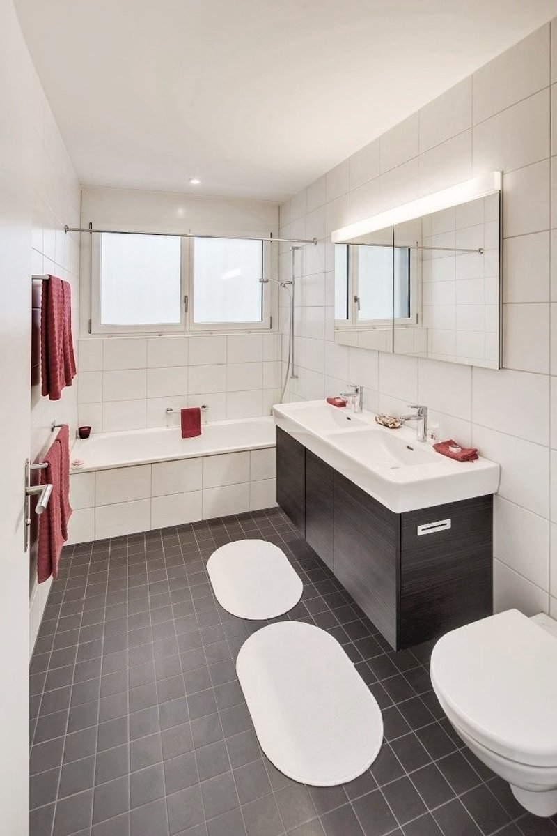 Bad mit Doppellavabo rechts