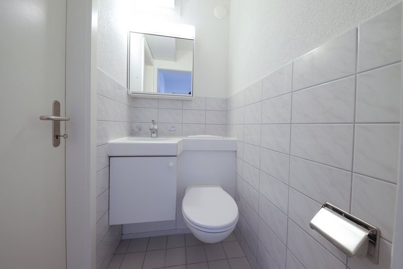 sep. WC mit Zugang zum Reduit