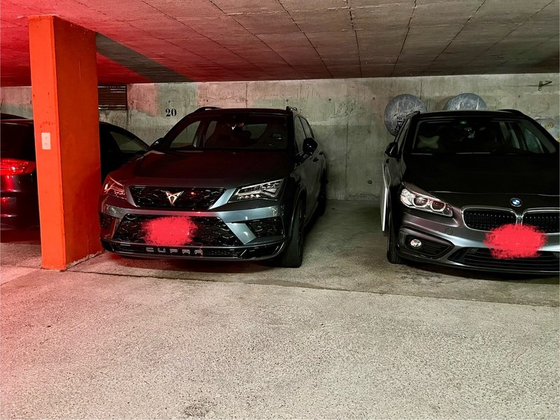 überdachter Parkplatz
