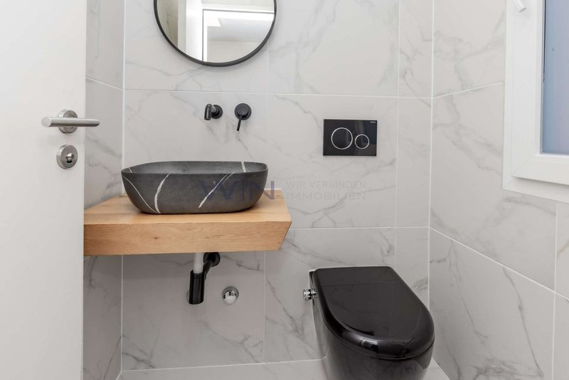 Ein eigenes stille Örtchen für die Gäste ..