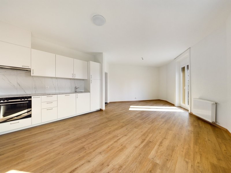 / an empty room with white cabinets and a wooden floor in a modern apartment