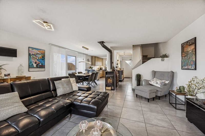 Lichtdurchfluteter Wohnraum