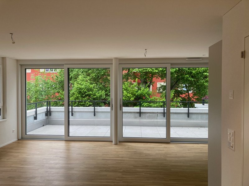 Terrasse mit Blick in die Bäume