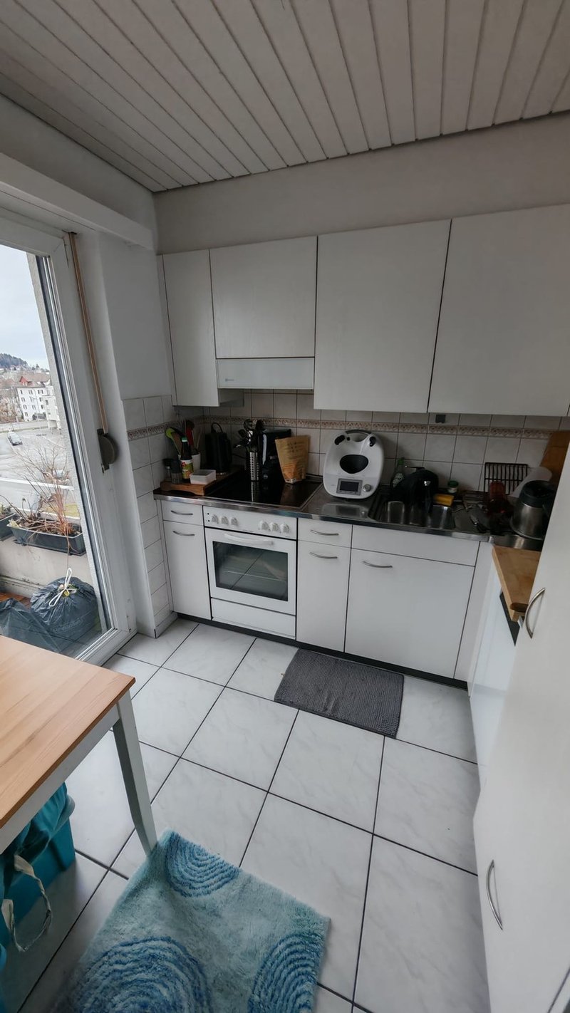 Küche mit Spülmaschine