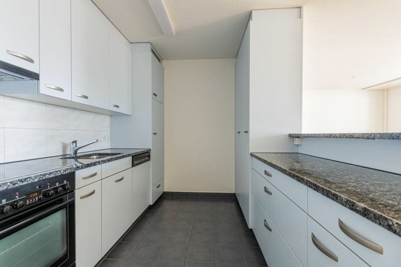 Gemeinschaftsküche. Common kitchen area.