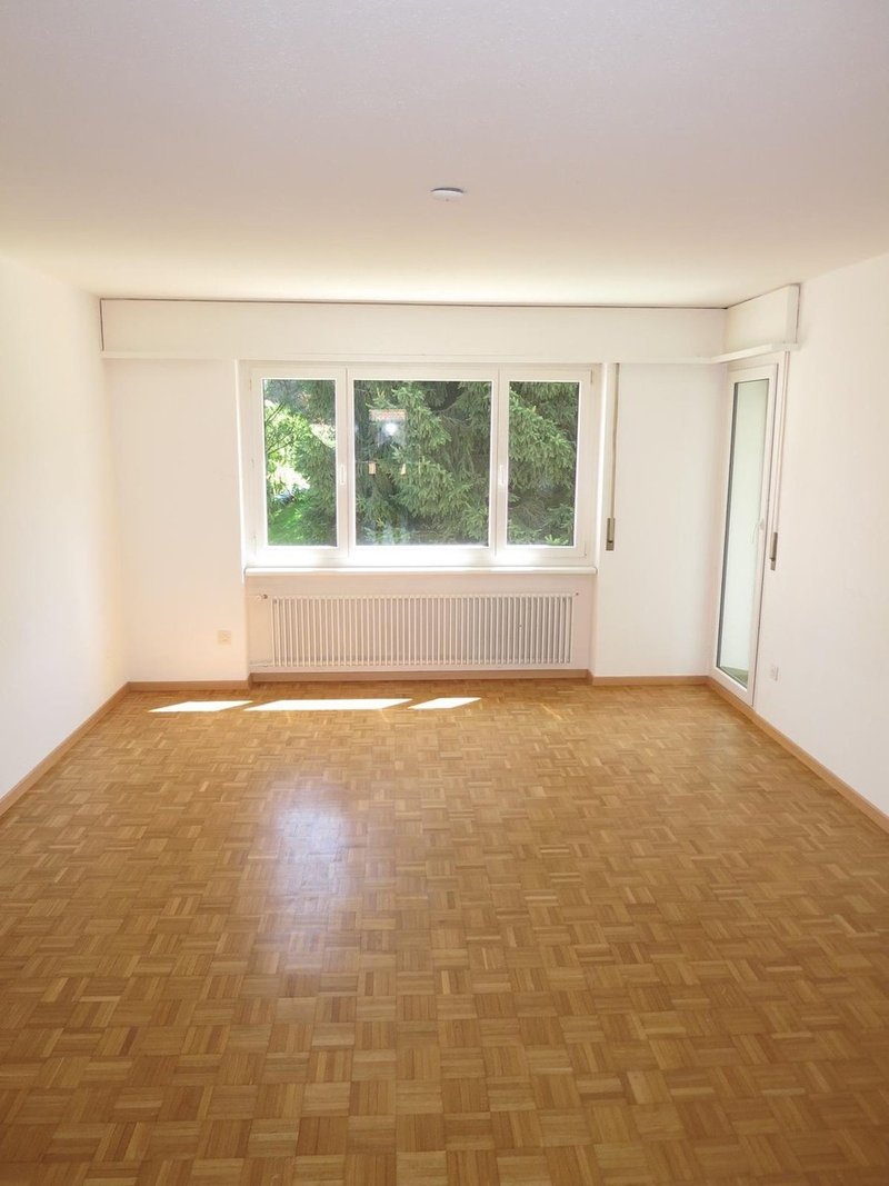 Wohnzimmer mit Balkon