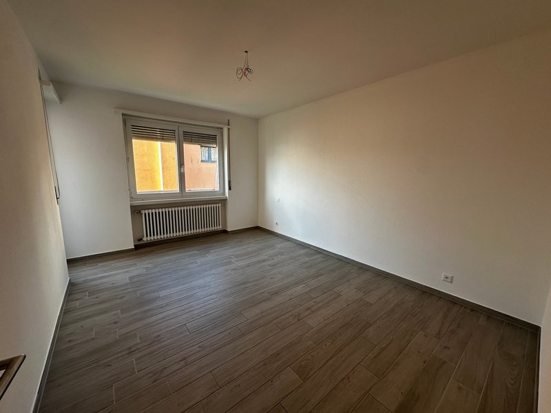 Appartamento 3.5 locali al 1° piano con 2 balconi e vista aperta - 8