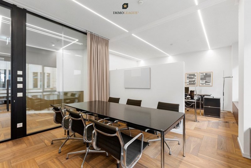 Zum Büroraum A gehört ein eigener Besprechungsraum