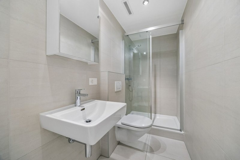 Badezimmer mit Dusche