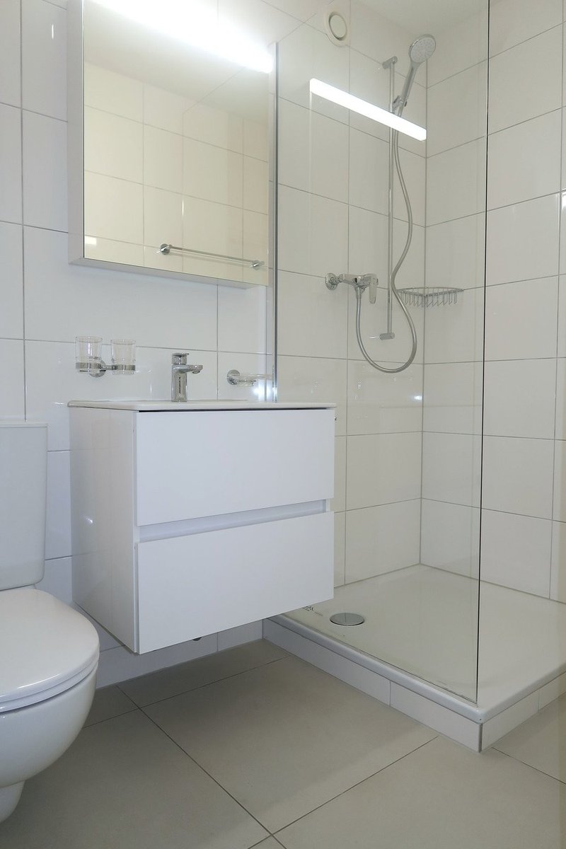 Badezimmer mit Dusche