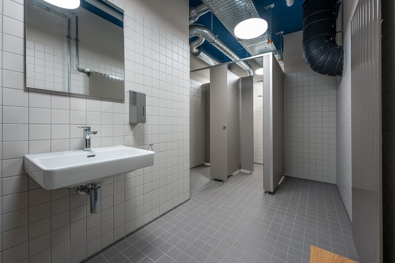 Dusche & Garderobe 1.UG