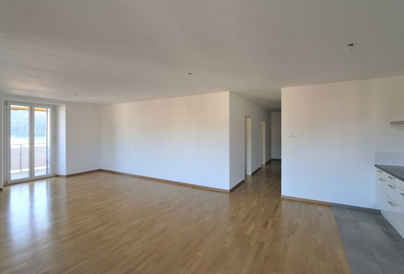 Wohn/- Esszimmer sicht auf Korridor