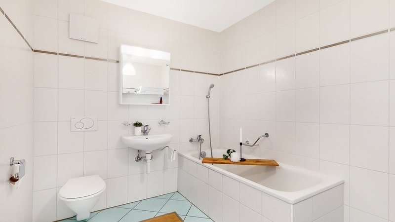 salle de bain avec baignoire