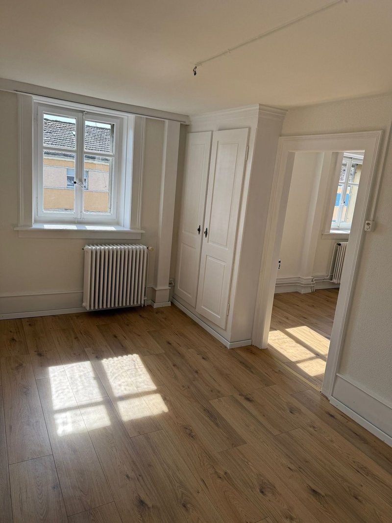 Zimmer n. Wohnzimmer