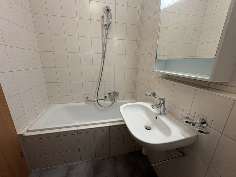 Salle_de_bain_avec_WC.jpg
