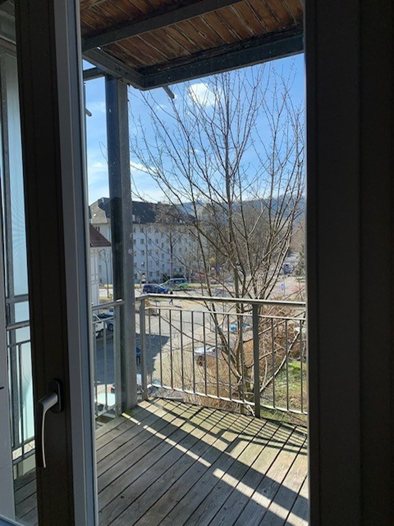 Grosser Balkon mit Aussicht auf den Gurten