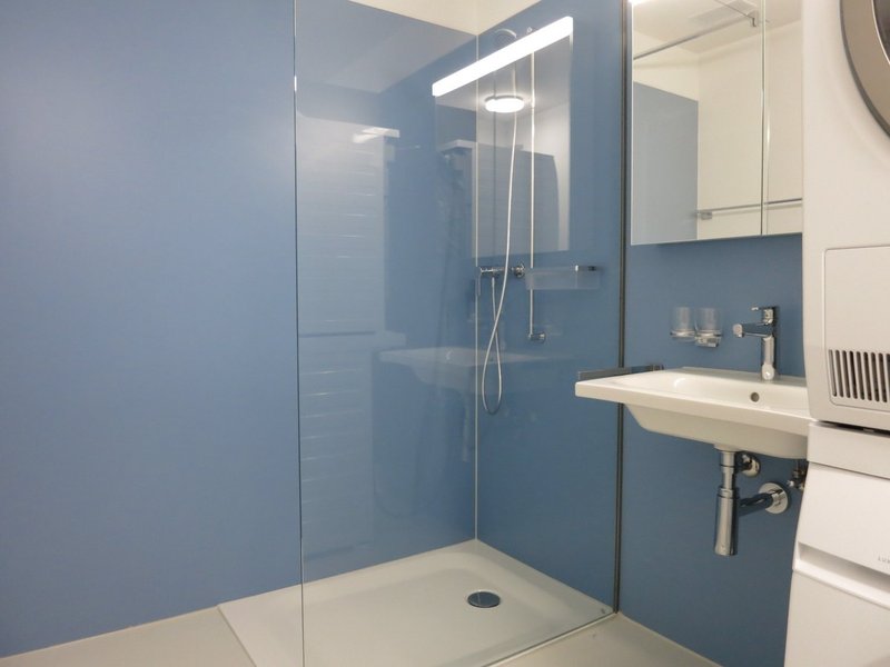 Badezimmer mit Dusche