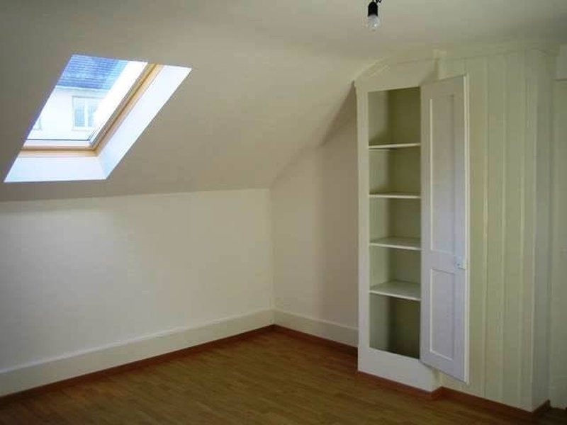 Zimmer mit Wandschrank