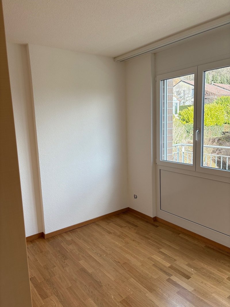 kleines Zimmer mit Einbauschrank