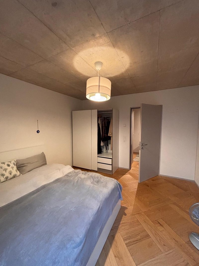 Secondary bedroom as adult room