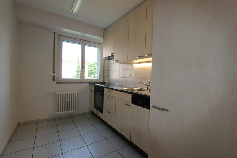 Küche mit Geschirrspüler