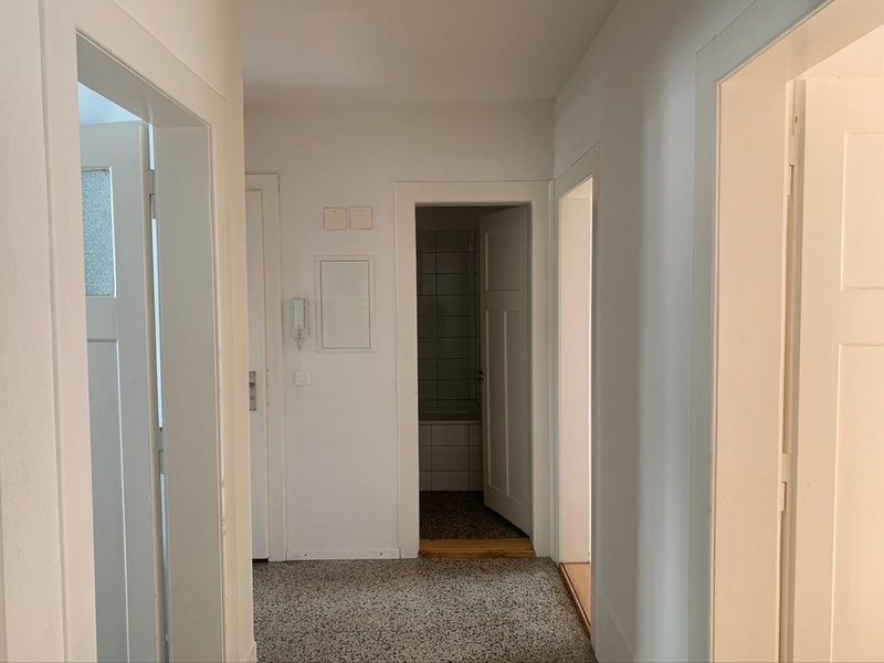 Korridor mit Steinboden