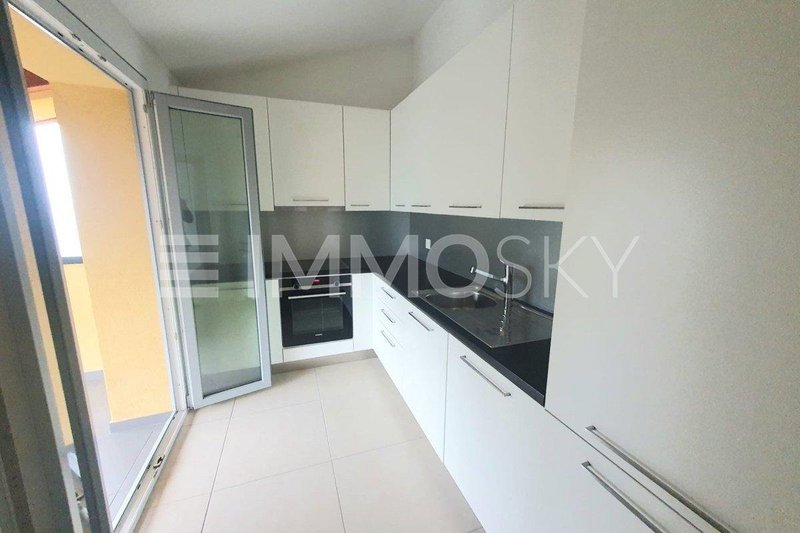 Cucina funzionale e finiture di alta qualità