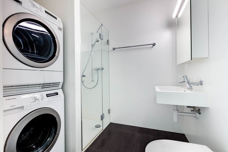 Nasszelle mit Dusche/WC - Musterfoto