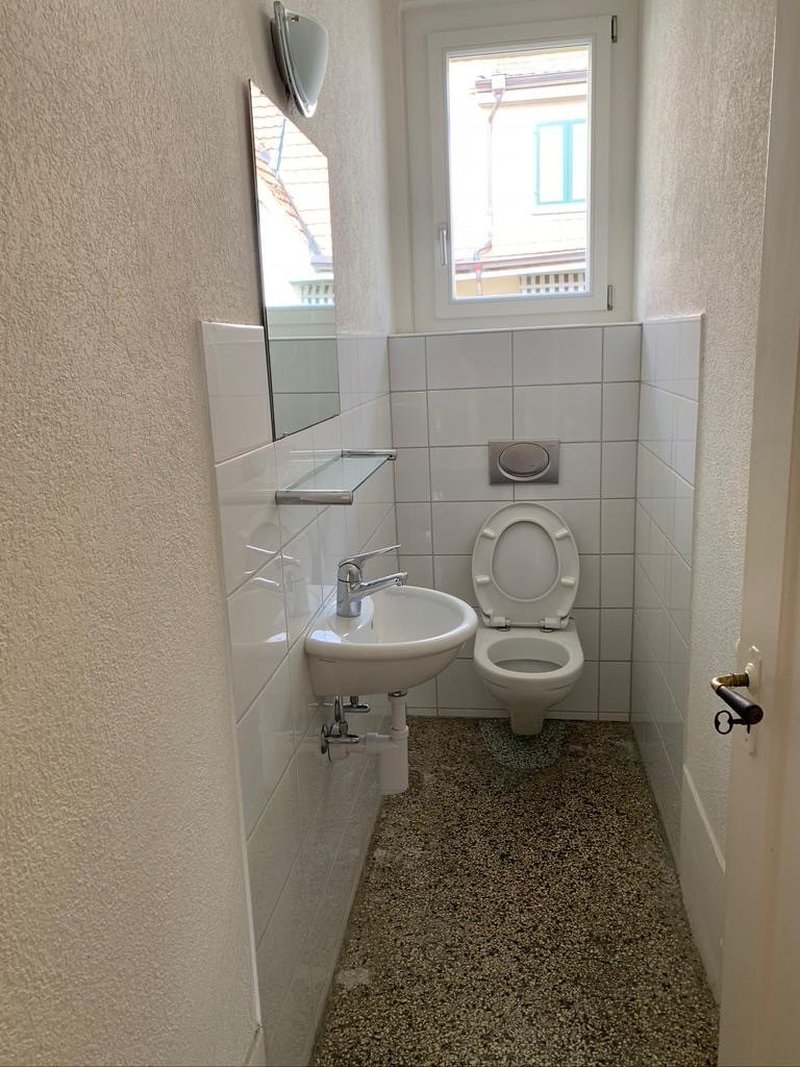 Separates WC mit 2 tem  Lavabo