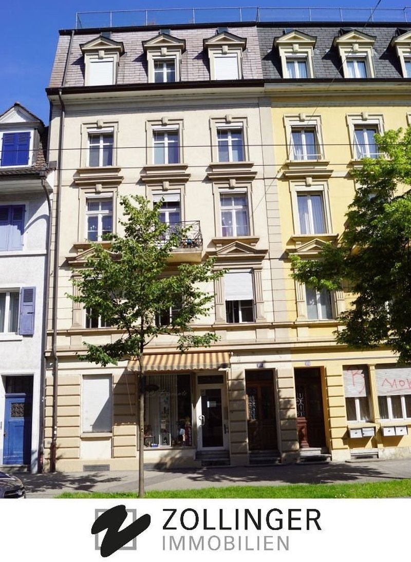 Aussenansicht_Strassenseite mit Banner