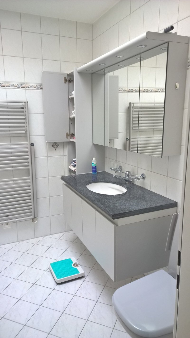 Bad mit WC + Badewanne