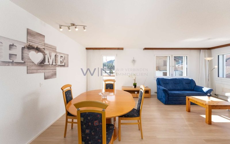 Grosser Living mit Balkon