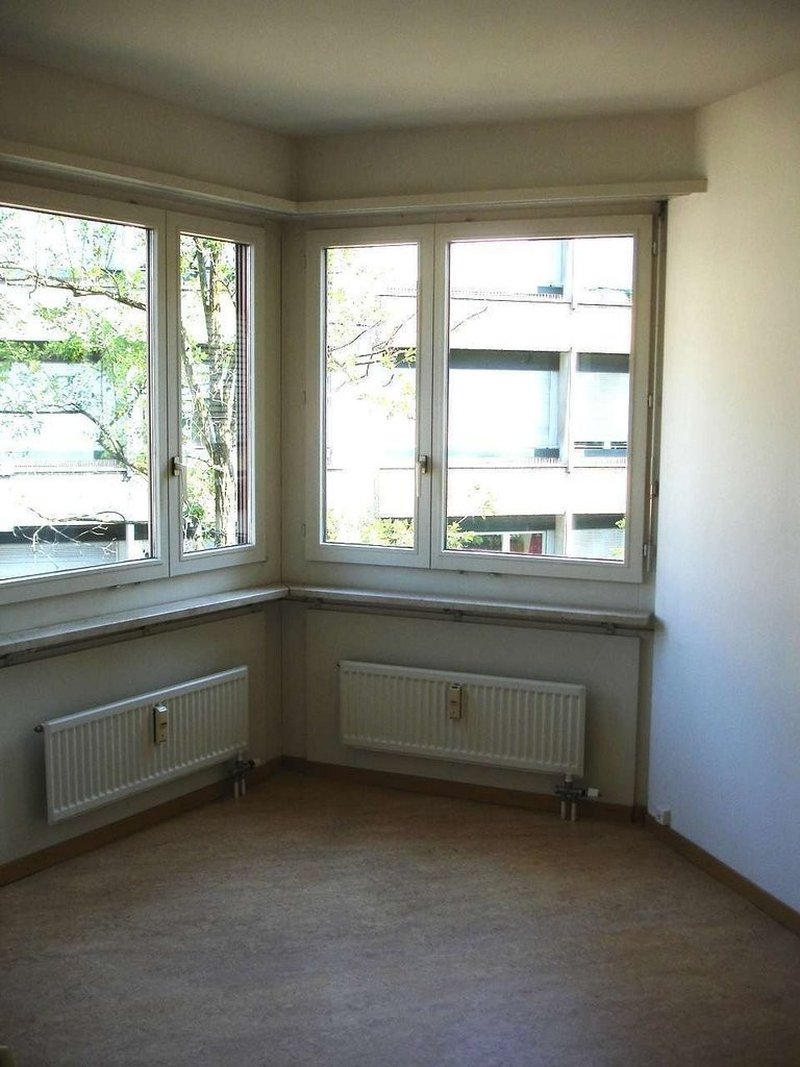 Kleines Zimmer auf Strassenseite