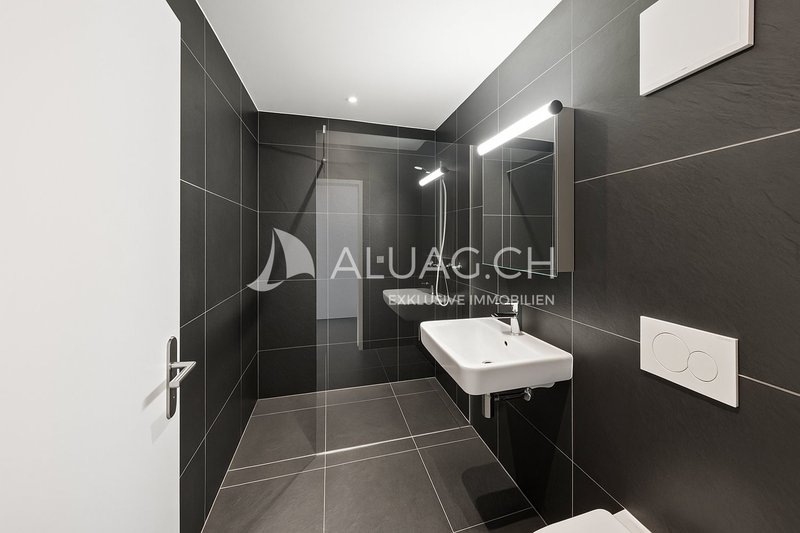 Schöne Optik auch auf dem Gäste WC mit Dusche