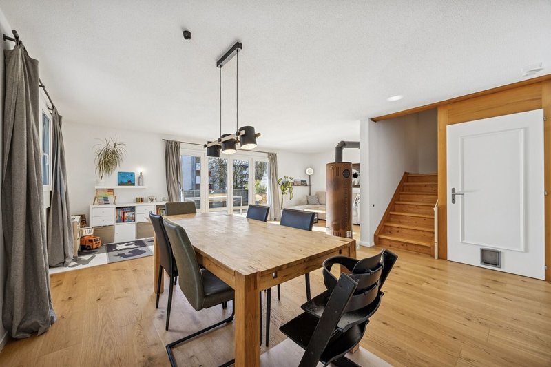 Heller Wohn- und Essbereich