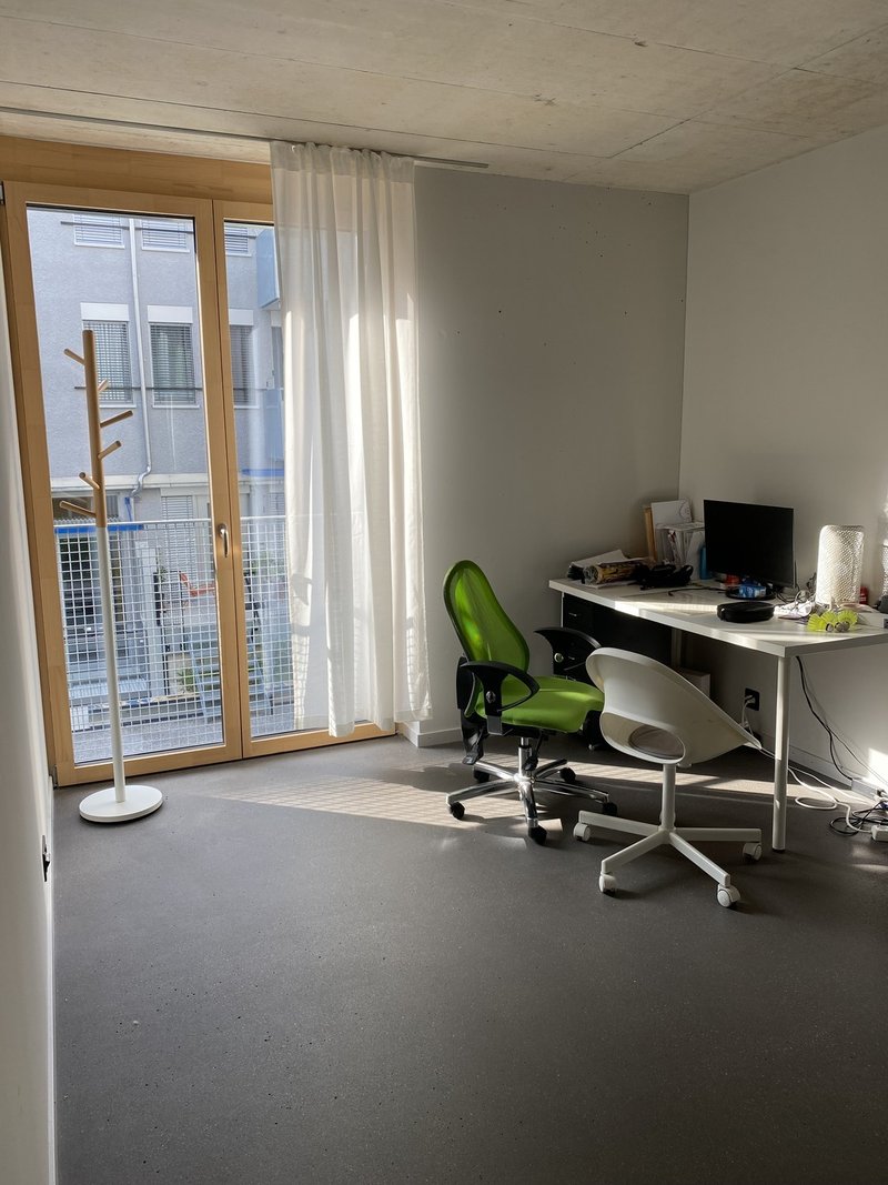 Second room (can be used as office)