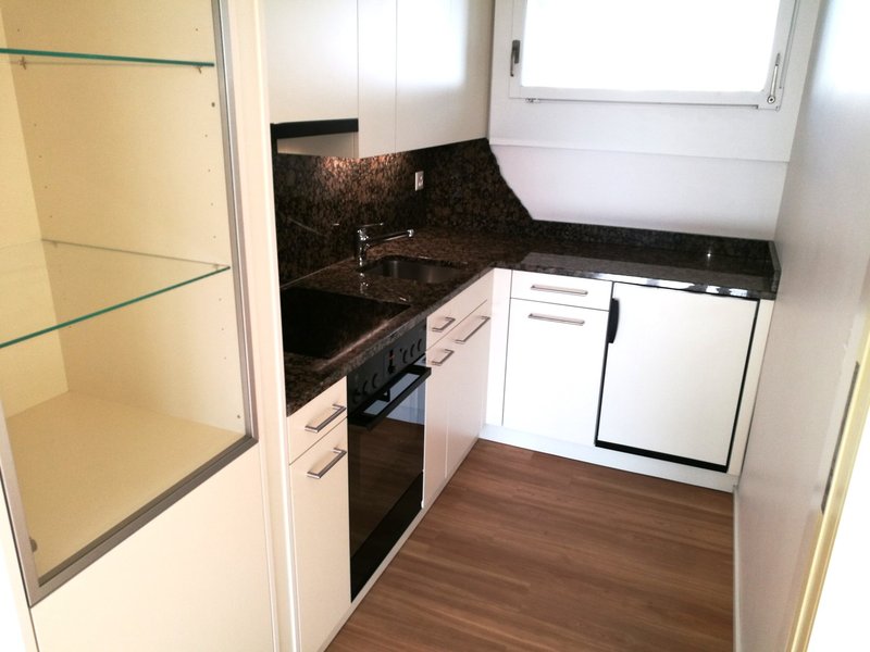 Moderne Küche mit V-Zug Apparaten