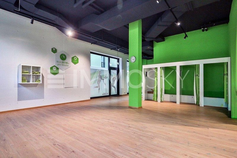 Bereitgestellte Umkleidekabinen