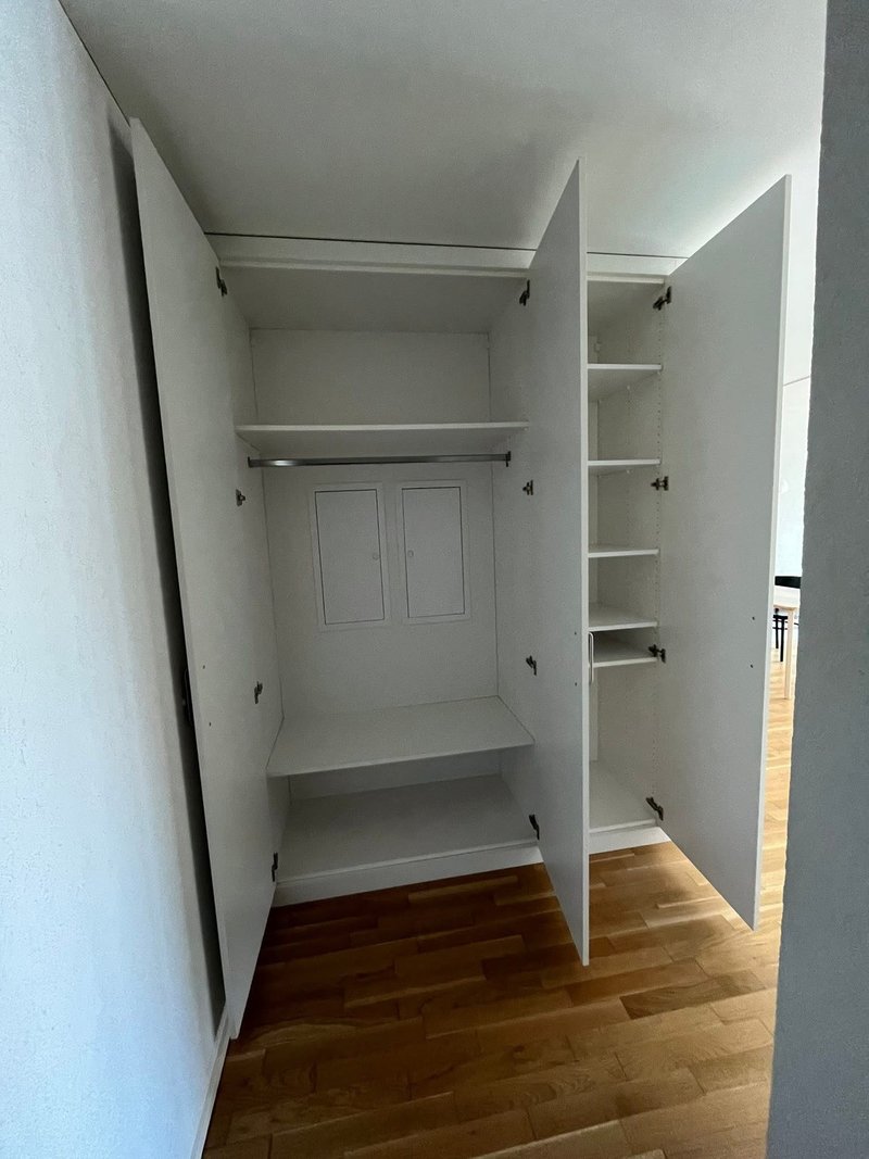 Kleiderschrank